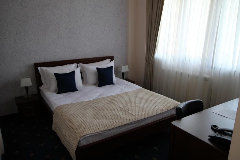 Hotel Trebjesa Nikšić Quarto foto
