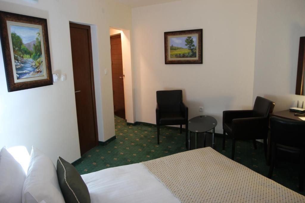 Hotel Trebjesa Nikšić Quarto foto